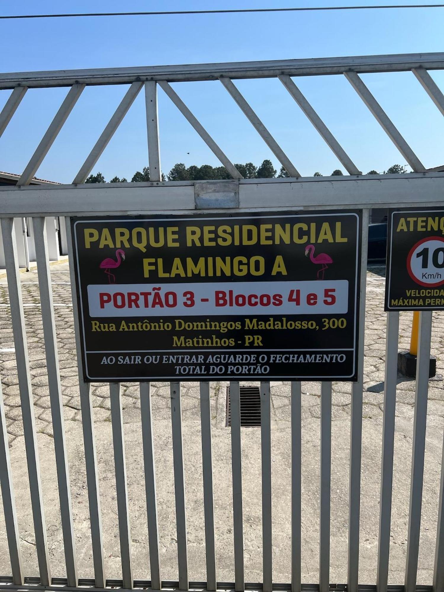 Villa Kitinete Em Matinhos Com Piscina Exterior foto